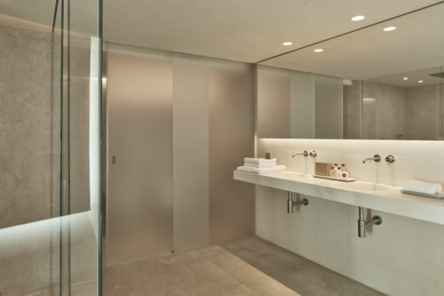 Spacious Bathroom with plenty of light.