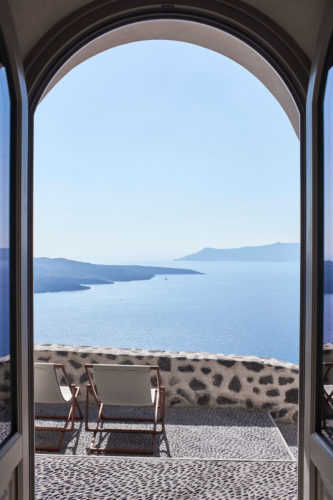 Unobstructed views to the Caldera and the volcanic islands.