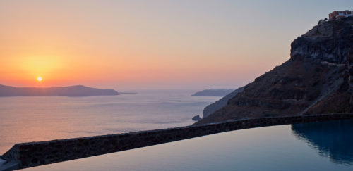 The biggest infinity panoramic pool in Fira which is  exclusively reserved for the clients of the Villa Bordeaux.