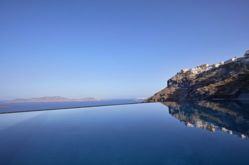 The biggest infinity panoramic pool in Fira which is  exclusively reserved for the clients of the Villa Bordeaux.