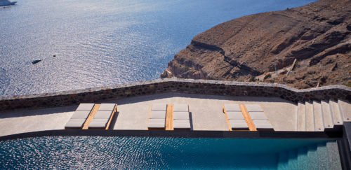 The biggest infinity panoramic pool in Fira which is  exclusively reserved for the clients of the Villa Bordeaux.