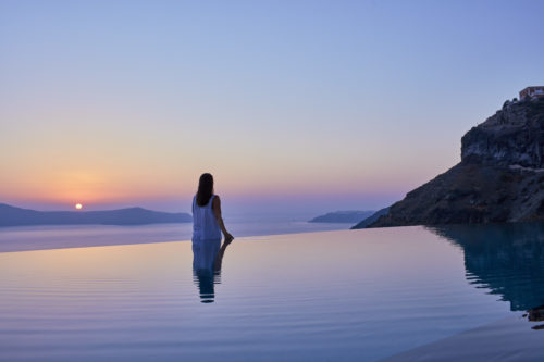 The biggest infinity panoramic pool in Fira which is  exclusively reserved for the clients of the Villa Bordeaux.