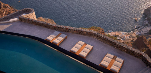 The biggest infinity panoramic pool in Fira which is  exclusively reserved for the clients of the Villa Bordeaux.