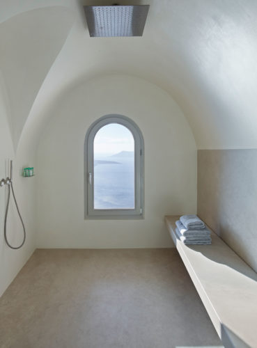 Enjoy a separate bathroom with steam/hammam bath.