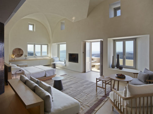 The lower floor features the elegantly appointed living room with a sofa bed boasting unobstructed views to the sea and the caldera and a separate lounge area allowing guests to gaze at the extensive vistas.