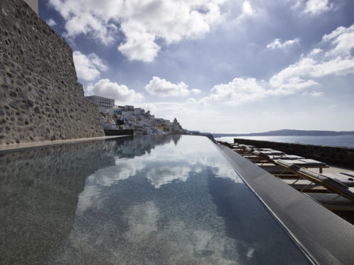 The biggest infinity panoramic pool in Fira which is  exclusively reserved for the clients of the Villa Bordeaux.