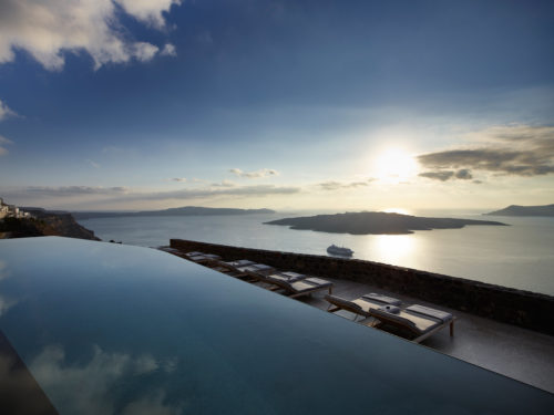 The biggest infinity panoramic pool in Fira which is  exclusively reserved for the clients of the Villa Bordeaux.